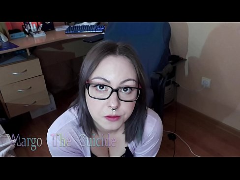 ❤️ Fata sexy cu ochelari suge adânc Dildo în fața camerei de filmat ️❌ at us ️❤